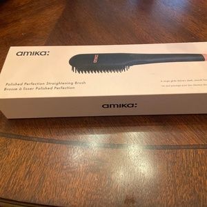 Amika straightening brush